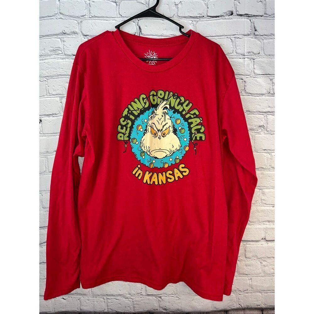 Men’s Large Long Sleeve “Resting Grinch Face in Kansas” Graphic T-Shirt – Red